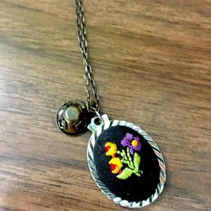 Floral stitched necklace